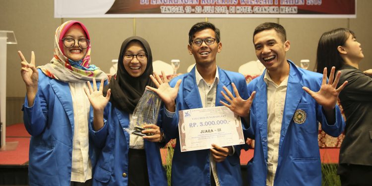 Kompetisi Debat Mahasiswa Indonesia (KDMI)