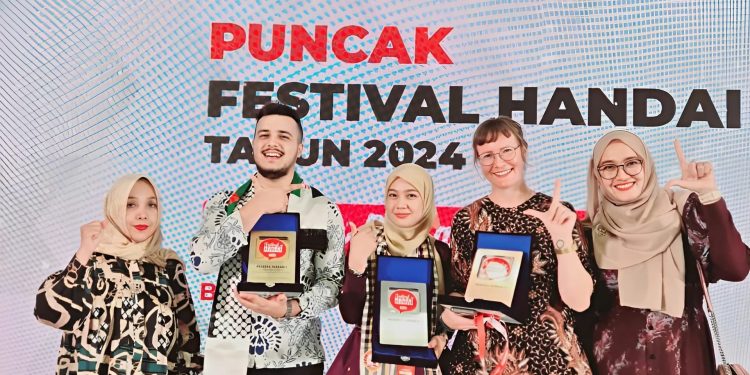 Bawakan Cerita Rakyat, Mahasiswa Asing UMSU Asal Kamboja Juarai Ajang FHI 2024 di Bali