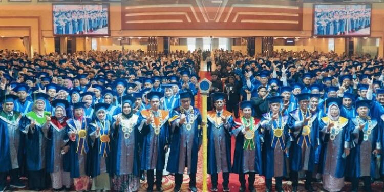 UMSU Wisuda 2.440 Lulusan, Rektor Soroti Tantangan Transformasi Digital dan Perkuat Kiprah Internasional